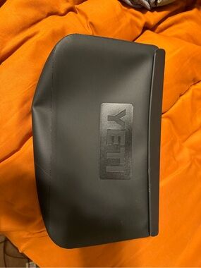 YETI Black side kick 3L